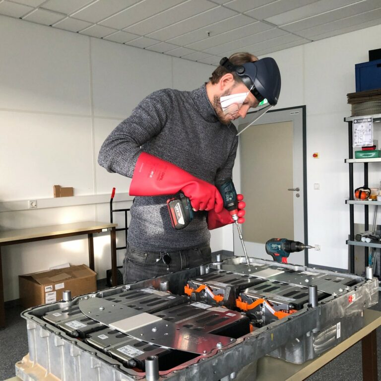 Batterierecycling: Ein zweites Leben für Akkus von E-Autos